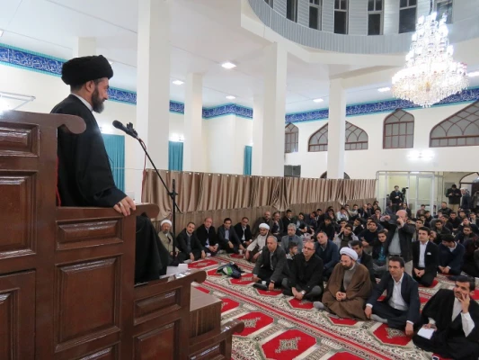 با حضور استاد دکتر سید حسن عاملی نماینده ولی فقیه در استان و امام جمعه اردبیل جلسه سلسله  مباحث اخلاقی تربیتی در دانشگاه علوم پزشکی اردبیل برگزار شد. 3