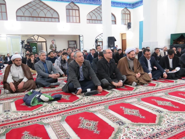 با حضور استاد دکتر سید حسن عاملی نماینده ولی فقیه در استان و امام جمعه اردبیل جلسه سلسله  مباحث اخلاقی تربیتی در دانشگاه علوم پزشکی اردبیل برگزار شد. 2