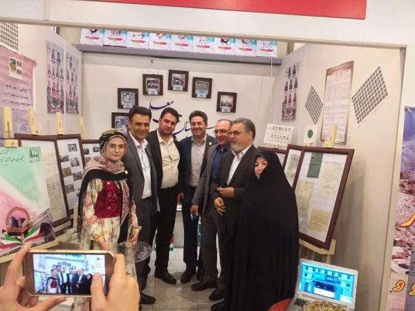بازدید اعضای هیات رئیسه از غرفه دانشگاه فرهنگیان استان اردبیل در نمایشگاه آثار و موزه اسناد و مفاخر تربیت معلم ایران 4