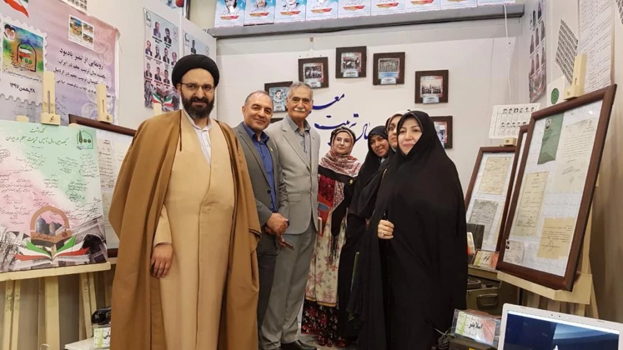 بازدید اعضای هیات رئیسه از غرفه دانشگاه فرهنگیان استان اردبیل در نمایشگاه آثار و موزه اسناد و مفاخر تربیت معلم ایران 8