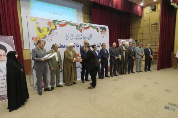 به مناسبت گرامیداشت دهه سرآمدی آموزش برگزار شد:

آیین تجلیل از اساتید، نومعلمان و دانشجومعلمان دانشگاه فرهنگیان استان اردبیل 3