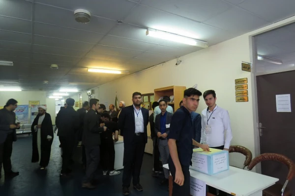 با حضور پرشور دانشجومعلمان در پردیس علامه طباطبایی اردبیل برگزار شد:

 انتخابات شورای صنفی-رفاهی: اردیبهشت 98 2