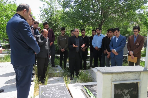 به مناسبت سالروز آزادسازی خرمشهر انجام گرفت:

عطرافشانی مزار شهدای والامقام دفاع مقدس و مدافعان حرم توسط مسؤلین و دانشجومعلمان پردیس علامه طباطبایی اردبیل 2