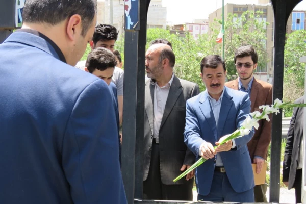 به مناسبت سالروز آزادسازی خرمشهر انجام گرفت:

عطرافشانی مزار شهدای والامقام دفاع مقدس و مدافعان حرم توسط مسؤلین و دانشجومعلمان پردیس علامه طباطبایی اردبیل 6