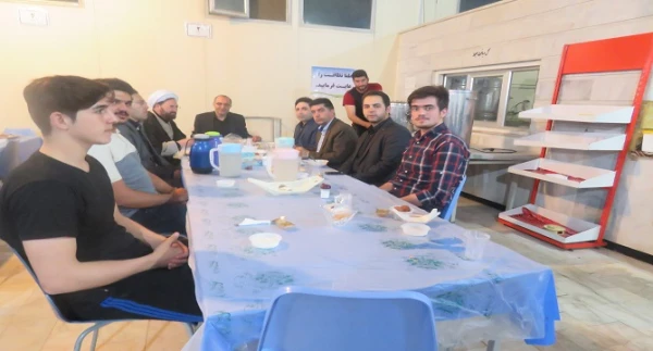 اعضای شورای مدیران دانشگاه فرهنگیان استان اردبیل افطارخود را همراه با دانشجویان پردیس علامه طباطبایی صرف نمودند. 2