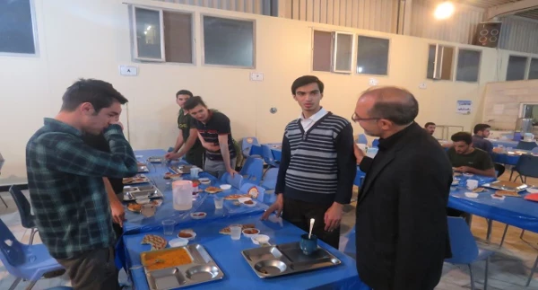 اعضای شورای مدیران دانشگاه فرهنگیان استان اردبیل افطارخود را همراه با دانشجویان پردیس علامه طباطبایی صرف نمودند. 3