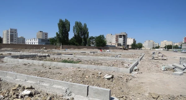 گزارش تصویری از روند اجرایی عملیات عمرانی احداث دیوار و فضای سبز محوطه دانشگاه فرهنگیان استان اردبیل 2