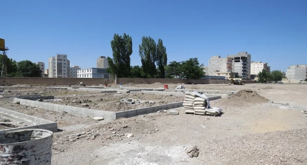 گزارش تصویری از روند اجرایی عملیات عمرانی احداث دیوار و فضای سبز محوطه دانشگاه فرهنگیان استان اردبیل 3