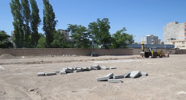 گزارش تصویری از روند اجرایی عملیات عمرانی احداث دیوار و فضای سبز محوطه دانشگاه فرهنگیان استان اردبیل 4