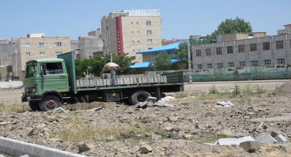 گزارش تصویری از روند اجرایی عملیات عمرانی احداث دیوار و فضای سبز محوطه دانشگاه فرهنگیان استان اردبیل 6