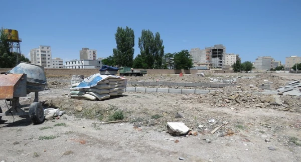 گزارش تصویری از روند اجرایی عملیات عمرانی احداث دیوار و فضای سبز محوطه دانشگاه فرهنگیان استان اردبیل 7