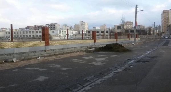 گزارش تصویری از روند اجرایی عملیات عمرانی احداث دیوار و فضای سبز محوطه دانشگاه فرهنگیان استان اردبیل 9