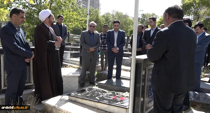 غبار روبی و عطرافشانی مزار شهدای دانشجو معلم و مدافع حرم با حضور دانشجومعلمان جدید الورود 2