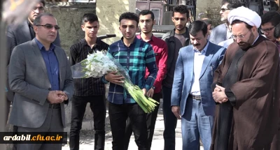 به مناسبت هفته دفاع مقدس و آغاز سالتحصیلی جدید در دانشگاه فرهنگیان استان اردبیل انجام شد:

غبار روبی و عطرافشانی مزار شهدای دانشجو معلم و مدافع حرم با حضور دانشجومعلمان جدید الورود