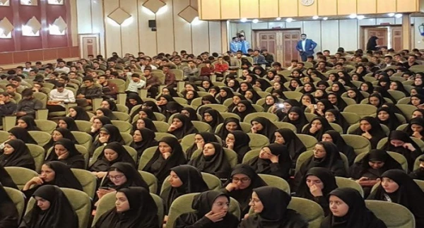 معلم رکن اصلی نظام تعلیم و تربیت در سند تحول بنیادین آموزش و پرورش است 8