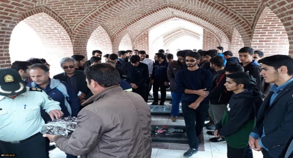 پیاده روی اساتید، کارکنان و دانشجومعلمان به همراه مسؤلین ادارات شهرستان نیر 10