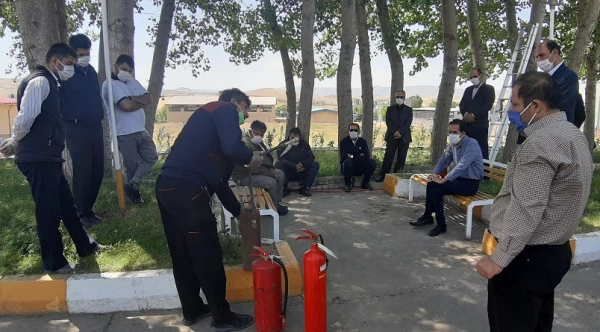 برگزاری کارگاه آموزشی و مانور پیشگیری و اطفاء حریق ویژه نیروهای خدماتی ، حفاظت فیزیکی و کارکنان مرکز 3