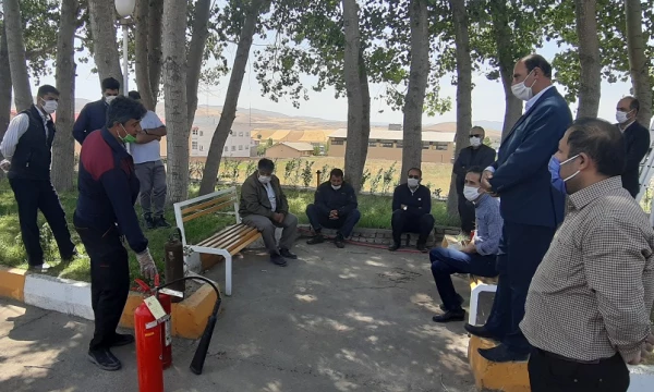 برگزاری کارگاه آموزشی و مانور پیشگیری و اطفاء حریق ویژه نیروهای خدماتی ، حفاظت فیزیکی و کارکنان مرکز 4