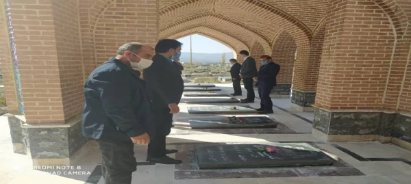  مراسم غبار روبی و عطر افشانی مزار شهدا شهرستان نیر به مناسبت هفته تربیت بدنی  3