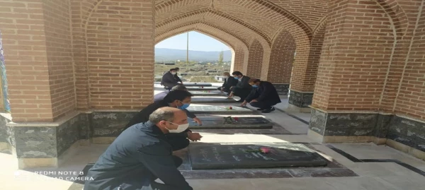  مراسم غبار روبی و عطر افشانی مزار شهدا شهرستان نیر به مناسبت هفته تربیت بدنی  4