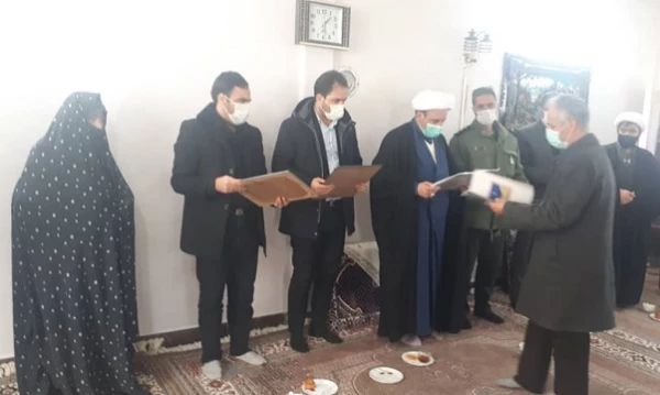 دیدار کارکنان مرکز آزادگان نیر  و مسئولان شهرستان با خانواده شهیدان صوابی 5