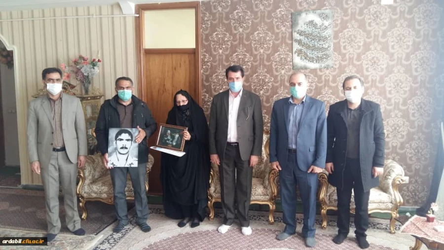 دیدار سرپرست مدیریت امور پردیس های استان  با خانواده شهید پورعلی 