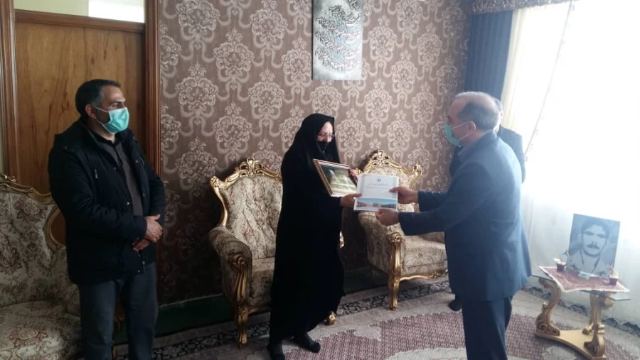 دیدار سرپرست مدیریت امور پردیس های استان  با خانواده شهید پورعلی 