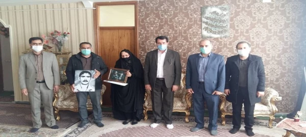 دیدار سرپرست مدیریت امور پردیس های دانشگاه فرهنگیان اردبیل با خانواده شهید پورعلی 