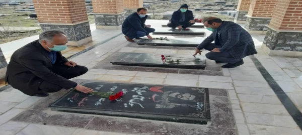 حضور کارکنان مرکز آزادگان نیر در گلزار شهدا 4