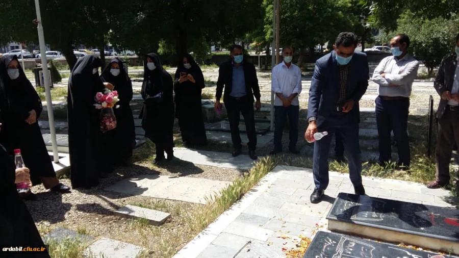 حضور کارکنان پردیس بنت الهدی صدر در مراسم گلباران و عطرفشانی گلزار شهدای استان