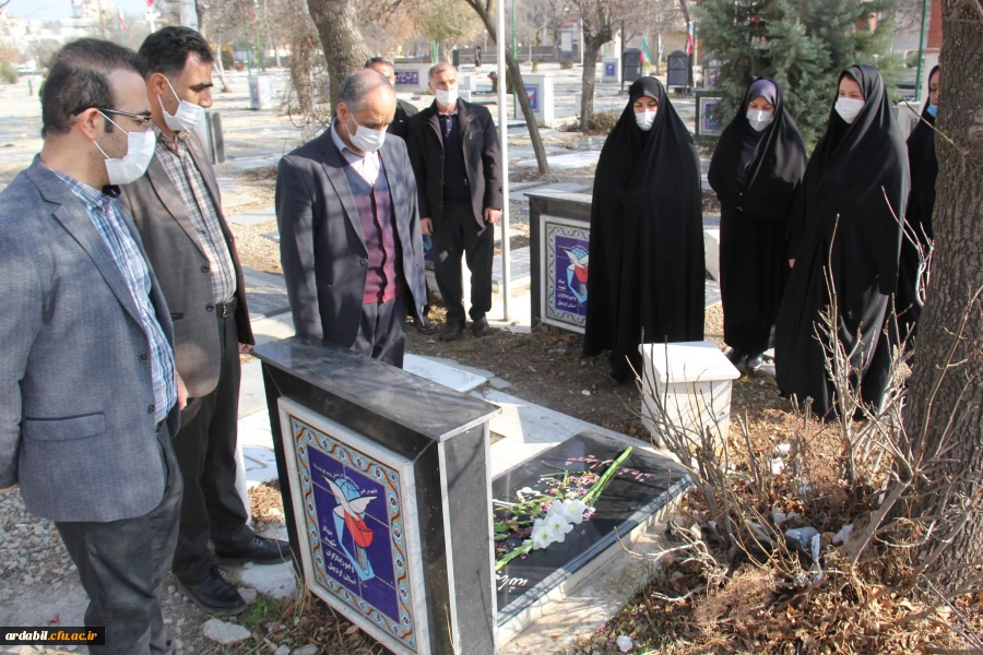 غبارروبی و عطرافشانی مزار شهدا به مناسبت هفته بسیج  4