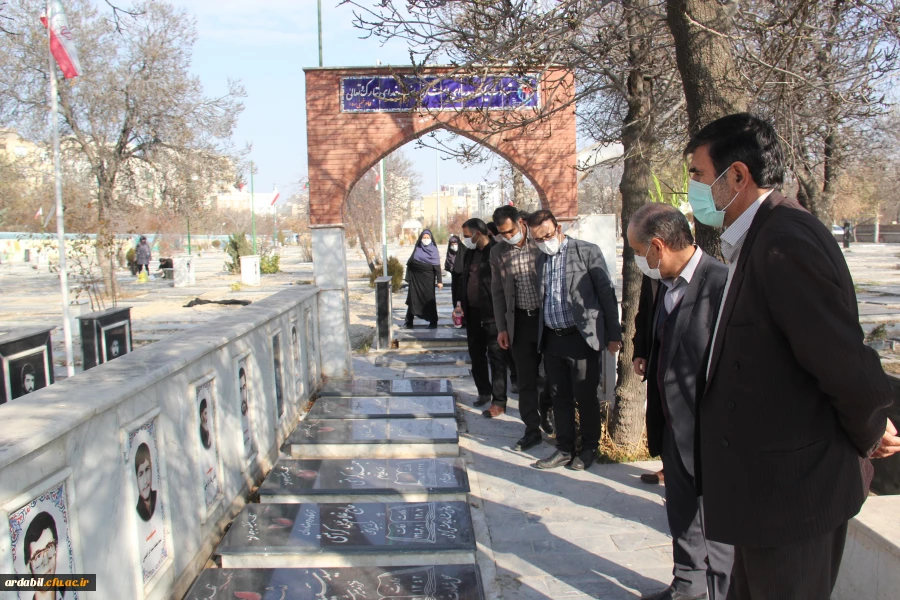 غبارروبی و عطرافشانی مزار شهدا به مناسبت هفته بسیج  6