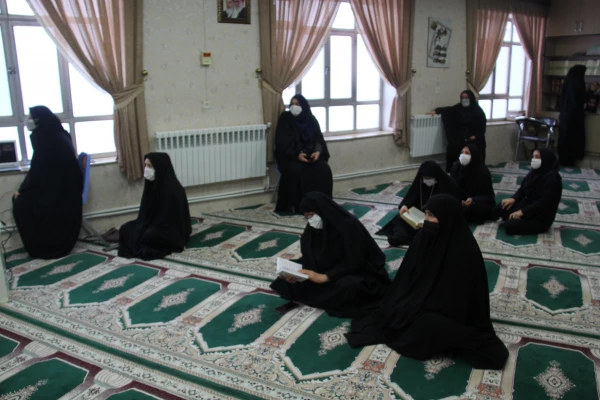 برگزاری مراسم تلاوت زیارت حضرت زهرا(س) در پردیس بنت الهدی صدر 