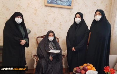 به مناسبت سالروز وفات حضرت ام البنین(س):

دیدار سرپرست پردیس بنت الهدی صدر با خانواده شهید یوسفی 