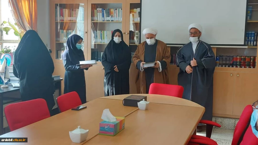 مراسم تجلیل از خواهران شاغل در پردیس بنت الهدی صدر 