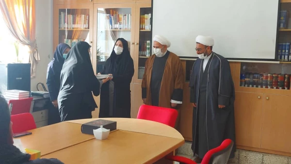 مراسم تجلیل از خواهران شاغل در پردیس بنت الهدی صدر 