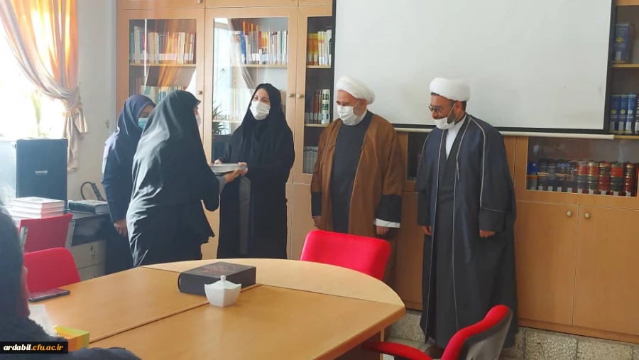 مراسم تجلیل از خواهران شاغل در پردیس بنت الهدی صدر 