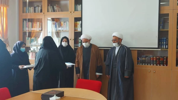 مراسم تجلیل از خواهران شاغل در پردیس بنت الهدی صدر 