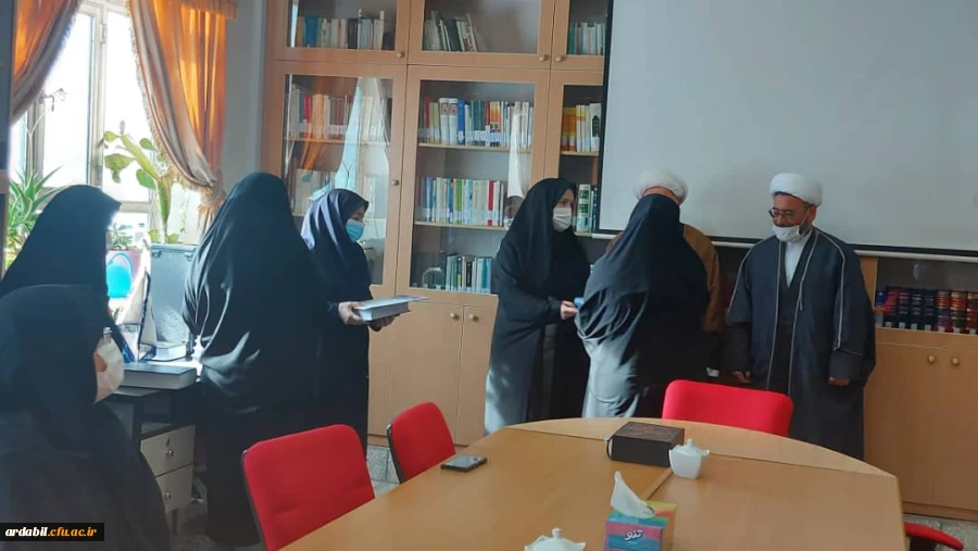 مراسم تجلیل از خواهران شاغل در پردیس بنت الهدی صدر 