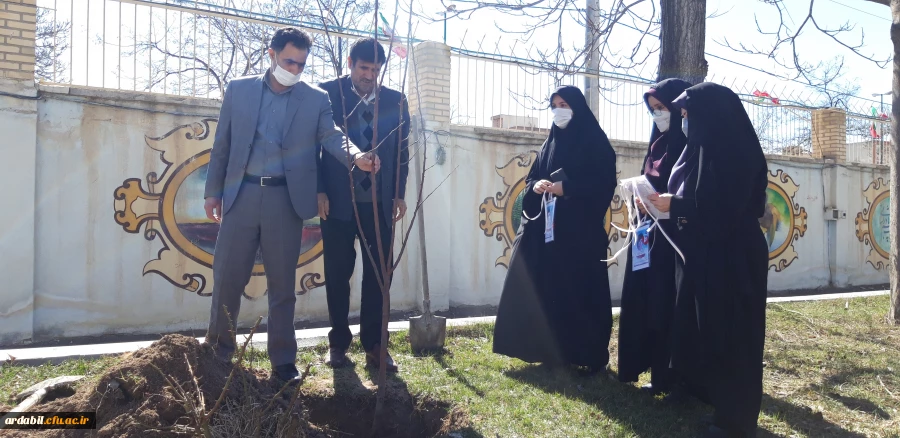 کاشت نهال به مناسبت روز درختکاری