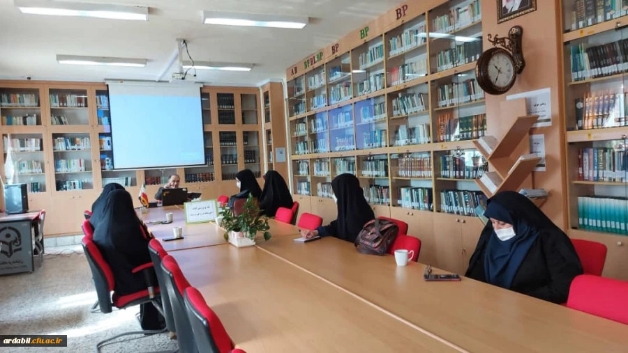 نشست نقد و بررسی کتاب