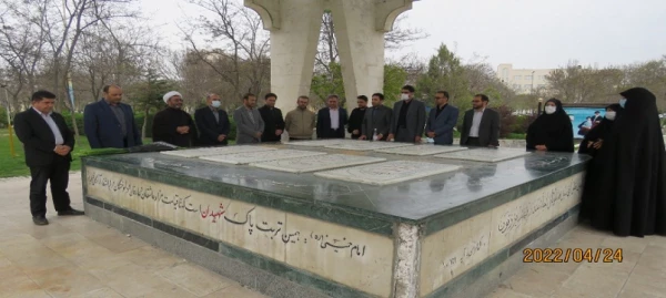  مراسم غبار روبی و عطرافشانی مزار شهدای گمنام استان اردبیل