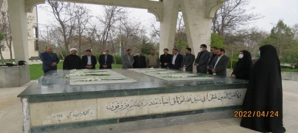  مراسم غبار روبی و عطرافشانی مزار شهدای گمنام استان اردبیل