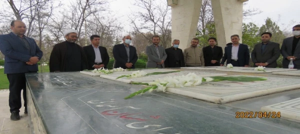  مراسم غبار روبی و عطرافشانی مزار شهدای گمنام استان اردبیل