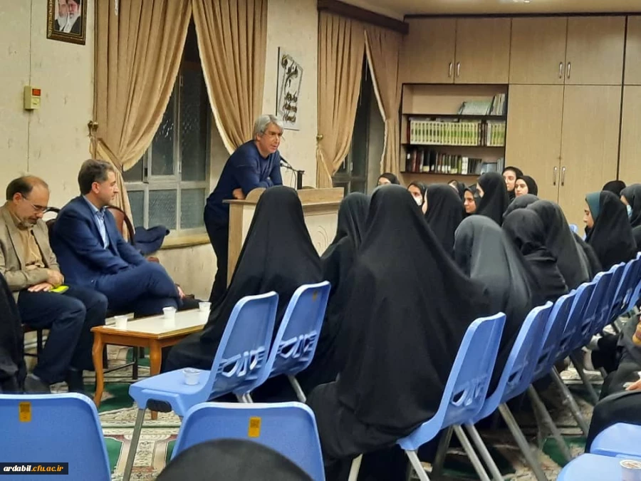 مراسم شب شعر دانشجویی در پردیس بنت الهدی صدر 