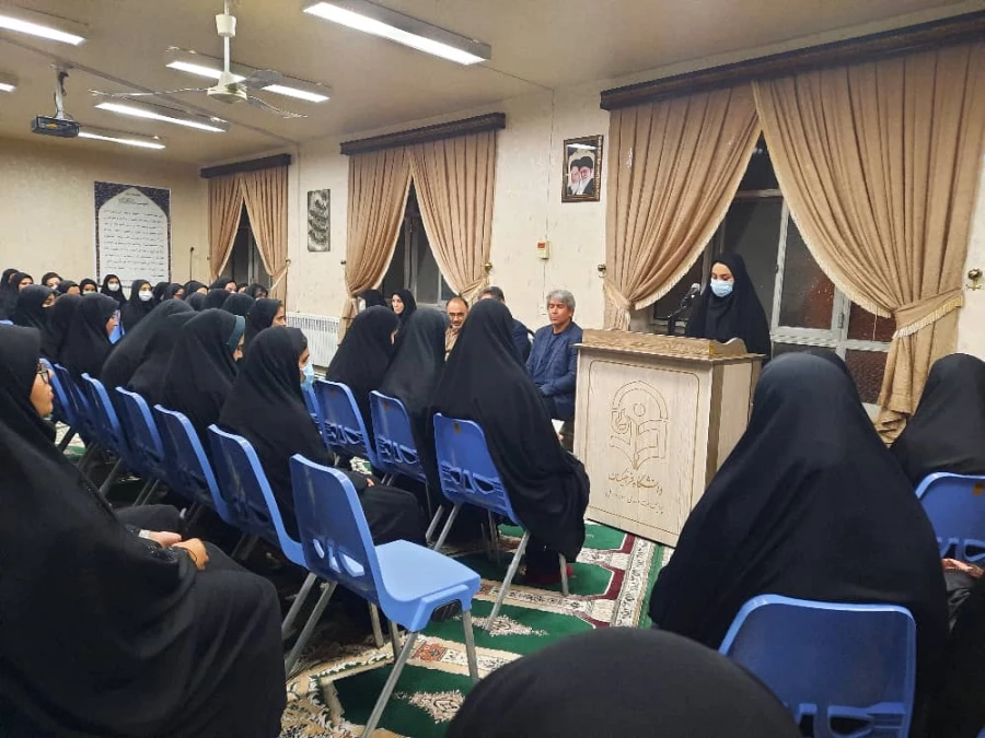 مراسم شب شعر دانشجویی در پردیس بنت الهدی صدر 