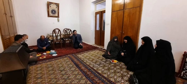 دیدار سرپرست پردیس بنت الهدی صدر با خانواده شهید قلیان 