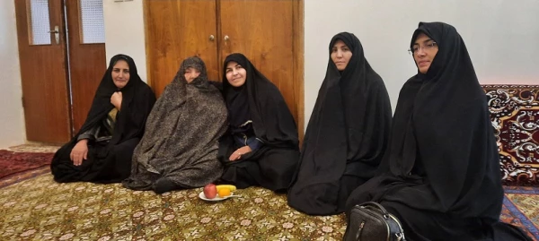 دیدار سرپرست پردیس بنت الهدی صدر با خانواده شهید قلیان 