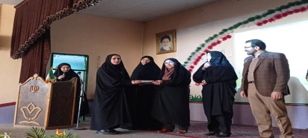 کارگاه راه های شادکامی با محوریت یوگای خنده در پردیس بنت الهدی صدر