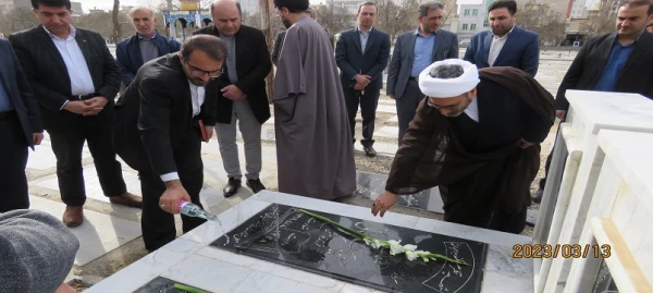 مراسم غبار روبی و عطرافشانی مزار شهدای استان اردبیل